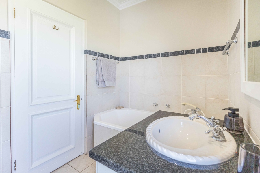 3 Bedroom Property for Sale in Sea Point Western Cape